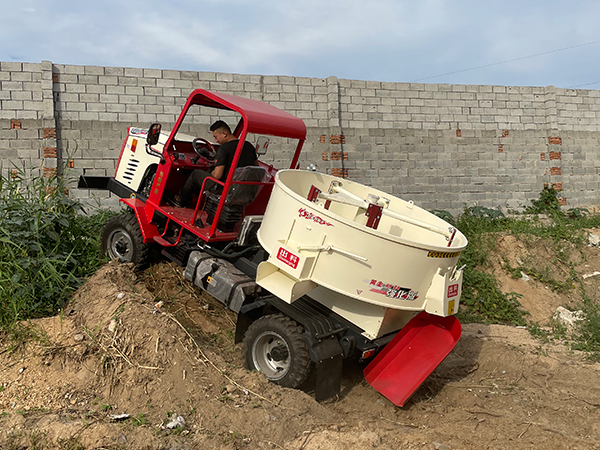 Four-wheel drive mixer truck video